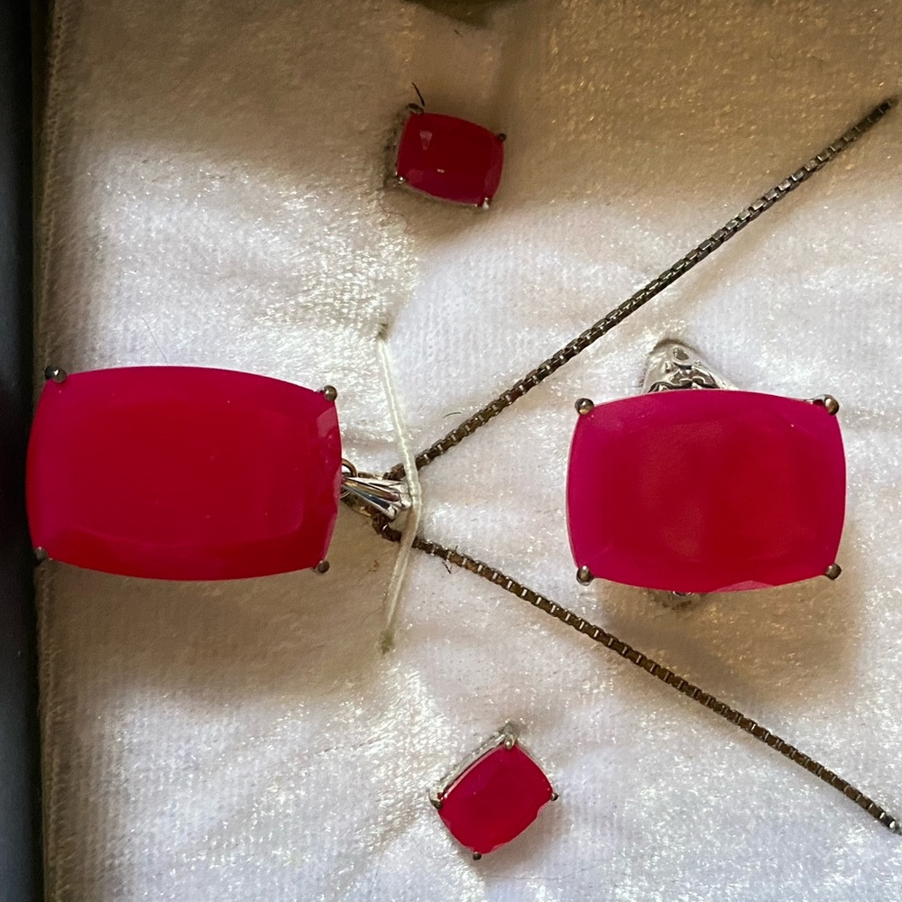 NWOT PINK ONYX STRLNG EARRINGS RING AND PENDANT